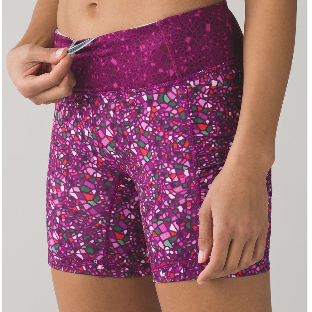 Lululemon‎ Speed Track Short 6 Paradise Camo Mosaic Multi Purple Womens Size 2